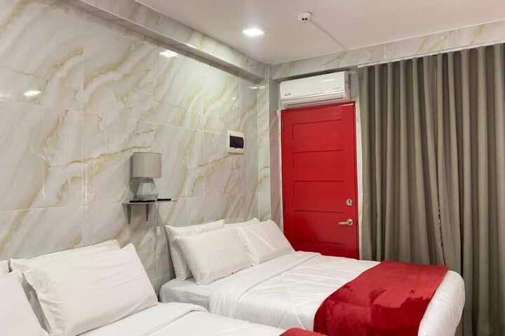 Room 12 of 37