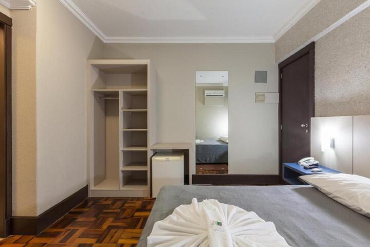 Room 15 of 40