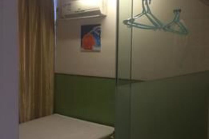 Room 21 of 38