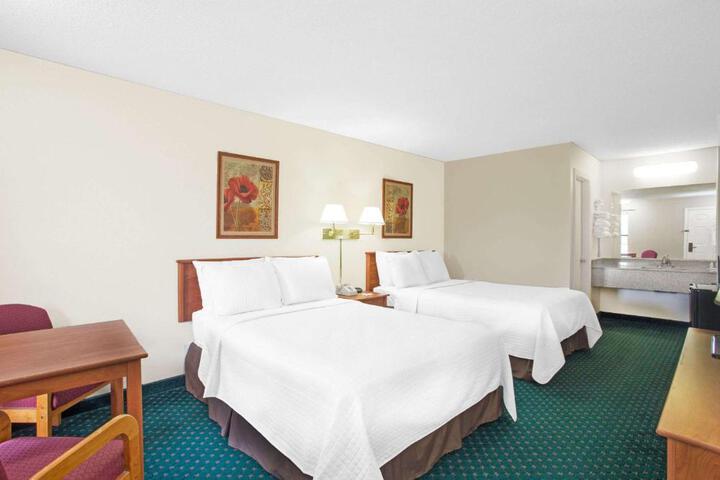 Double Accessible King Size Bed (8 of 8)