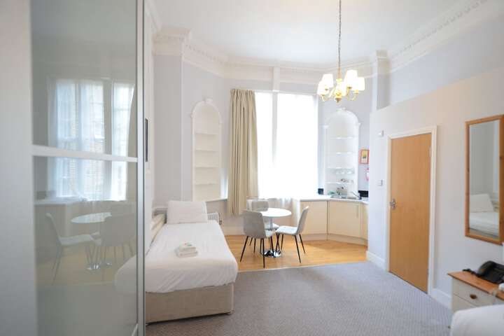 Room 205 of 371
