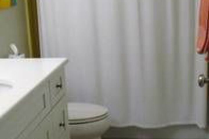 Room 2 of 10