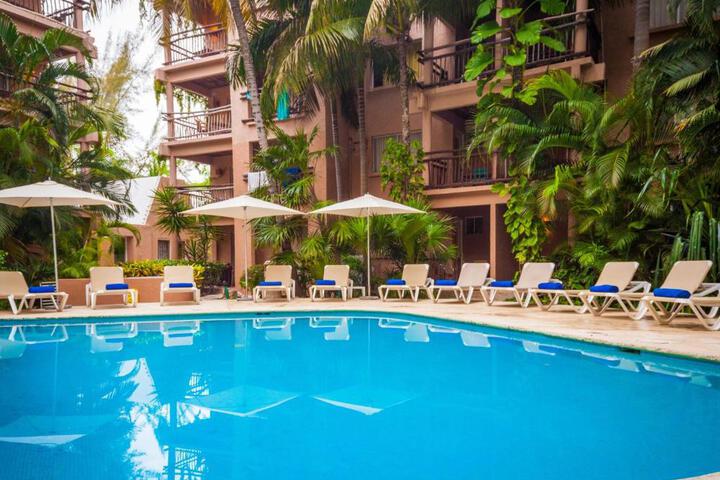 Hotel Pool