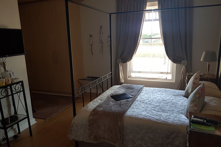 Room 7 of 33