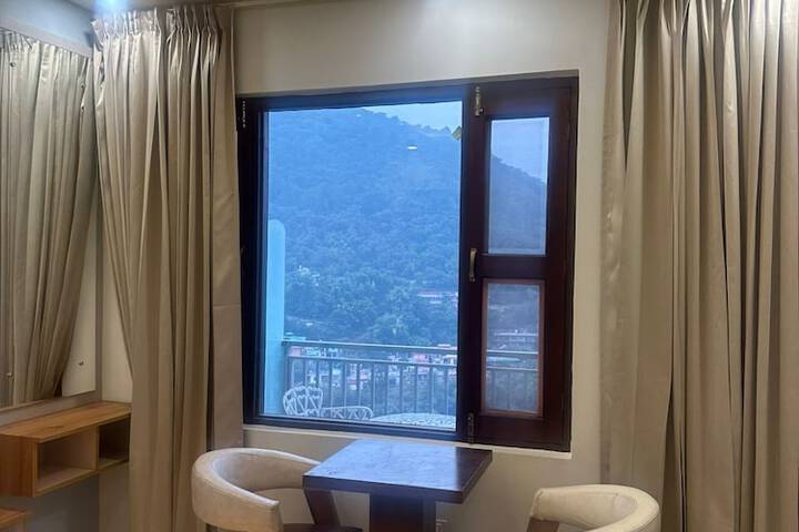 Room 4 of 11