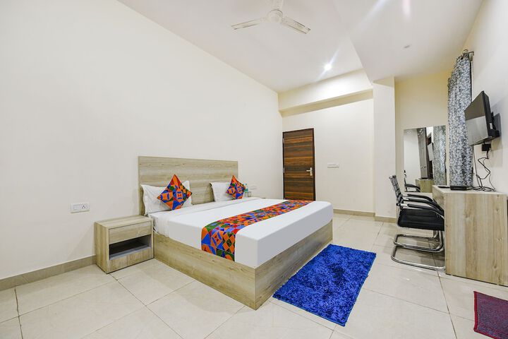 Room 10 of 27