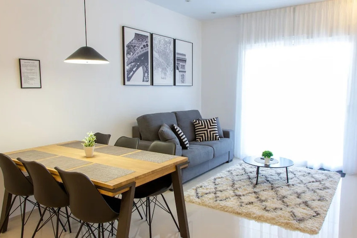 Room 4 of 16