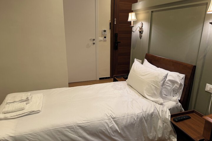 Room 54 of 96