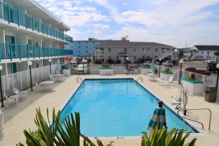 Pool Hotel
