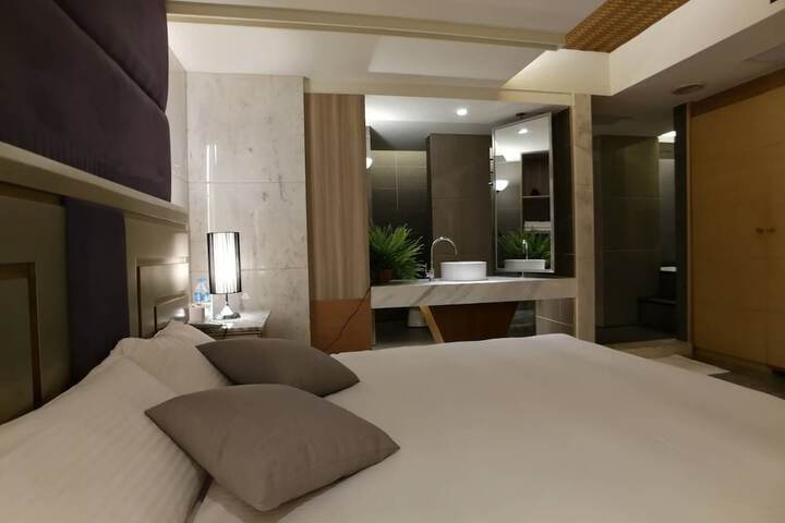 Room 16 of 50