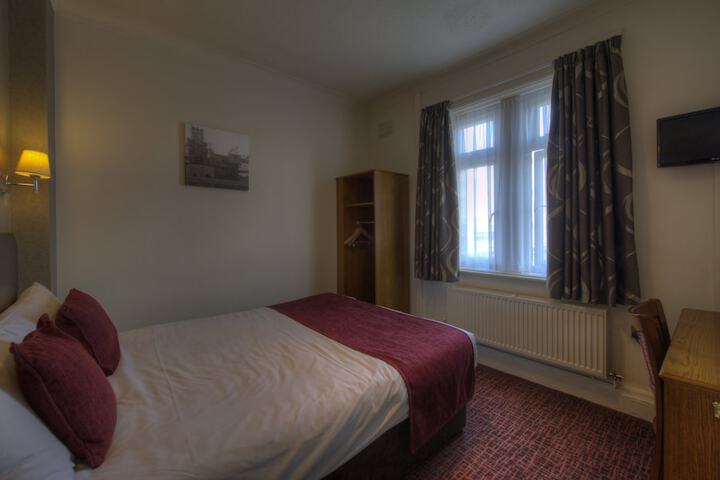 Room 21 of 40