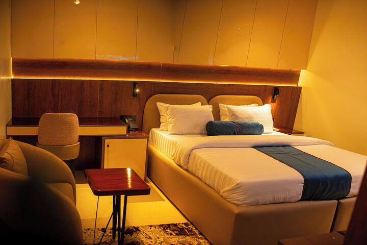 Room 6 of 36