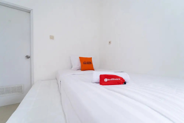Room 2 of 3