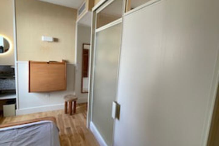 Room 145 of 171