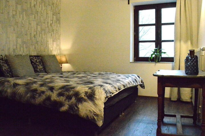 Room 6 of 38
