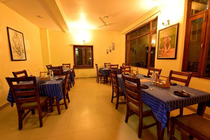 Dining 63 of 77
