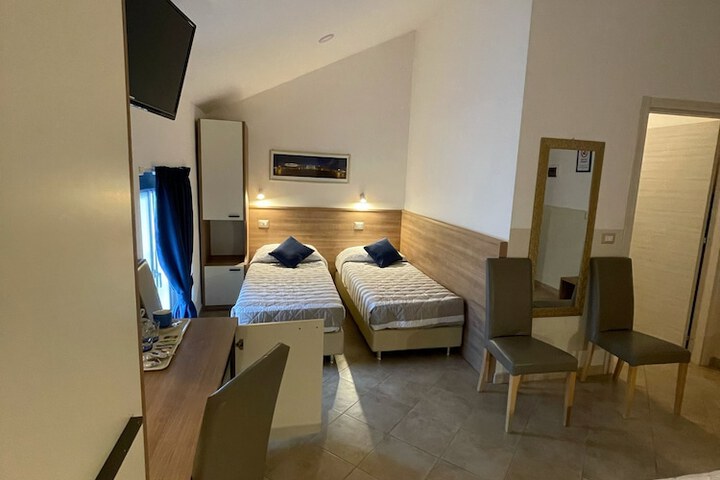 Room 11 of 35