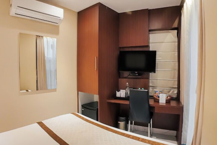 Room 105 of 161