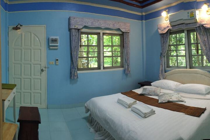 Room 3 of 37
