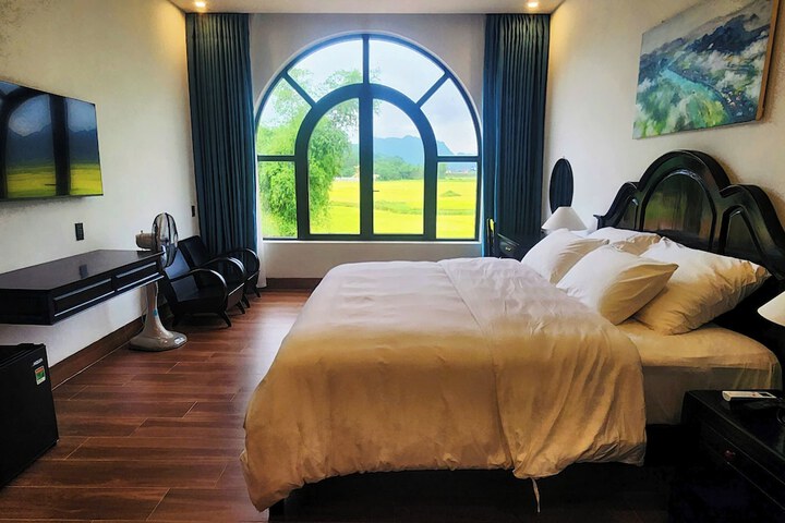 Room 2 of 20