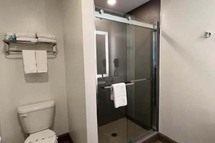 Room 27 of 32