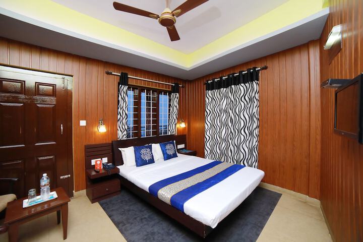 Room 6 of 16