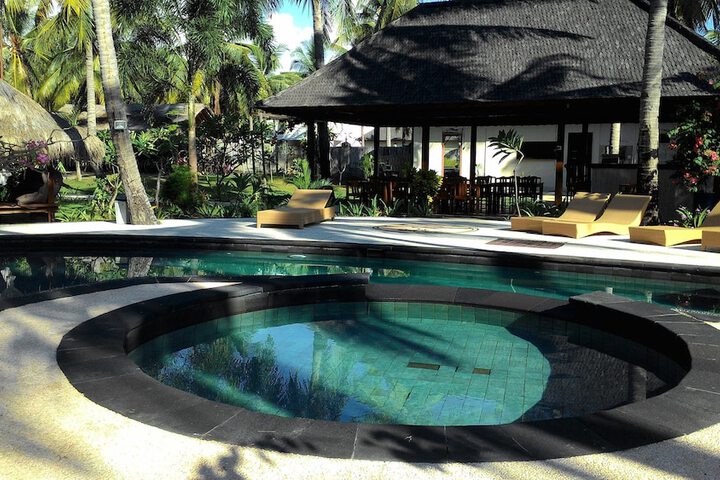 Hotel Pool