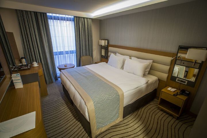 Room 8 of 50