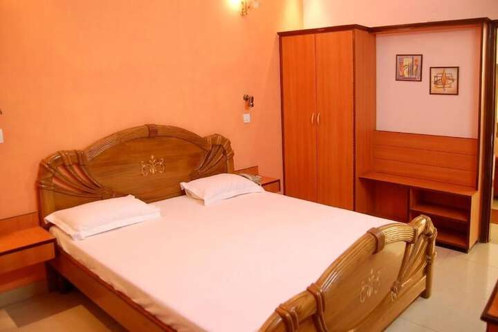 Room 5 of 25