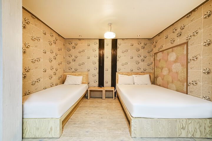 Room 4 of 4
