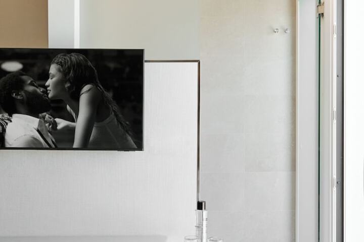 Room 27 of 46