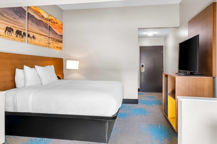 Room 17 of 43