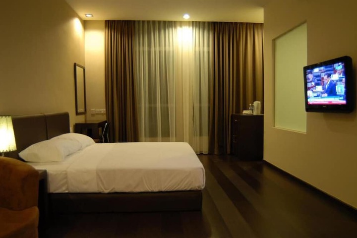 Room 28 of 60