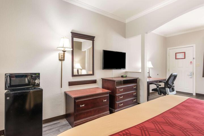 Standard | King Bed (3 of 6)