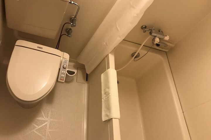 Room 6 of 24