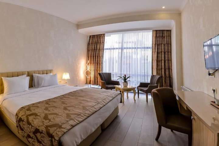 Room 4 of 24