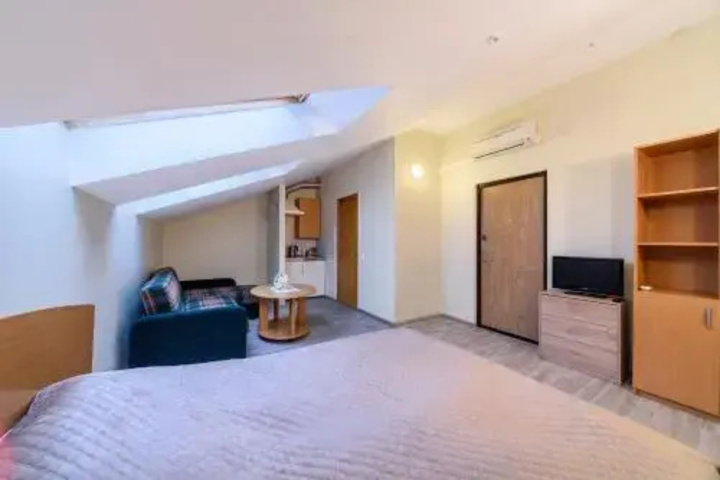 Room 8 of 12