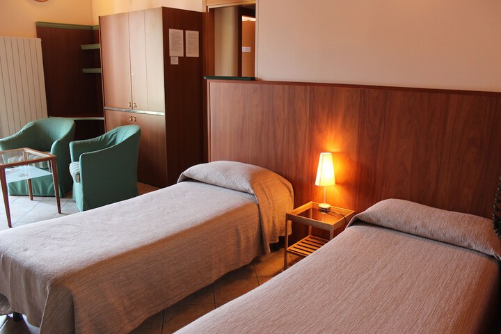 Room 5 of 26