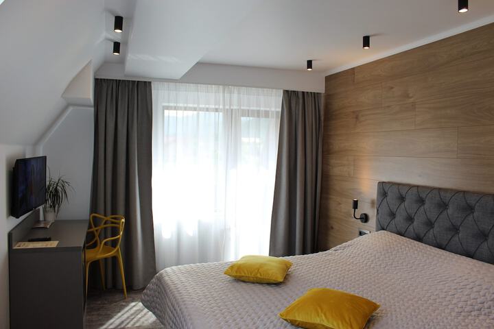 Room 17 of 46