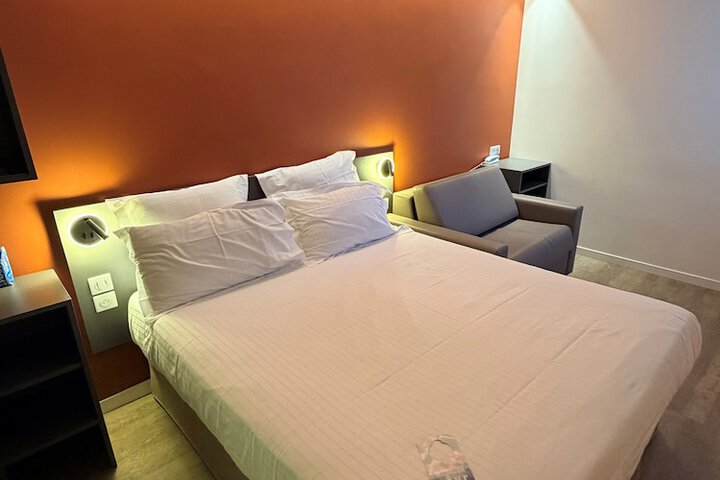 Room 4 of 34