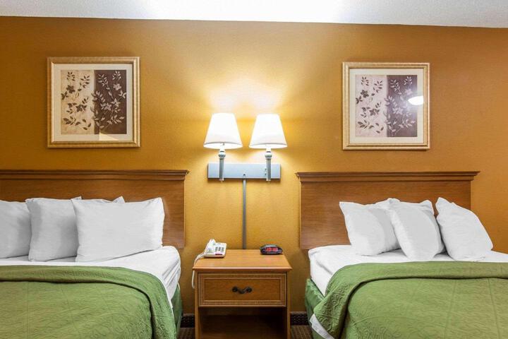 2 Double Beds (8 of 10)