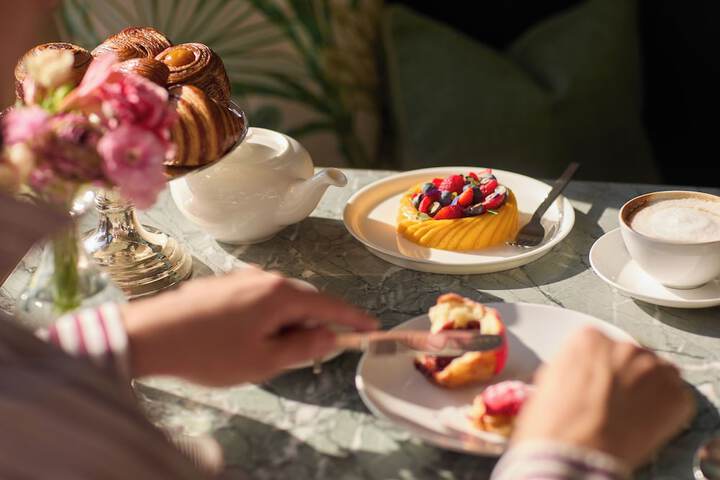 Breakfast/Coffee Service 74 of 82