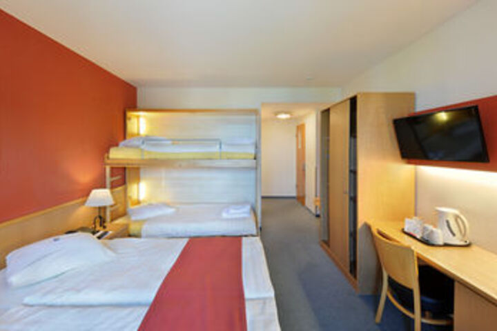 Room 34 of 102