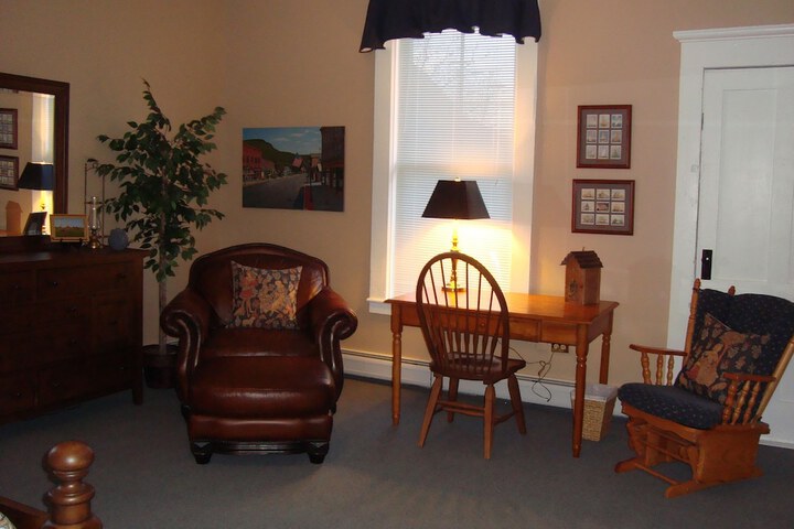 Room 32 of 46