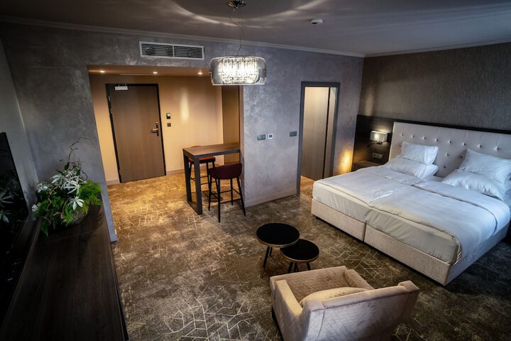 Room 3 of 55