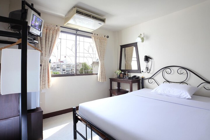 Room 16 of 98