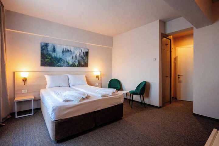 Room 13 of 28