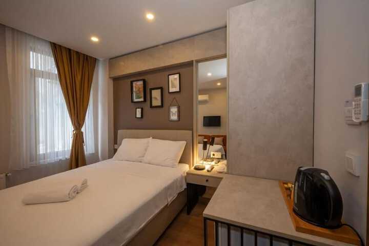 Room 5 of 98