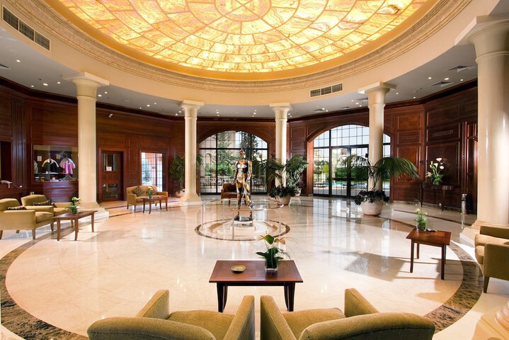 Entrance & Lobby