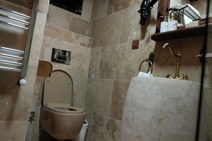 Room 34 of 66